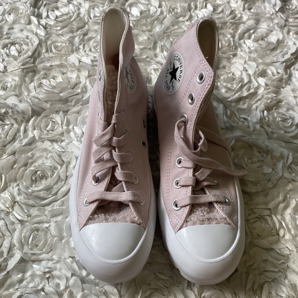 . New Converse size 7 high top fuzzy sneakers - Picture 4 of 6